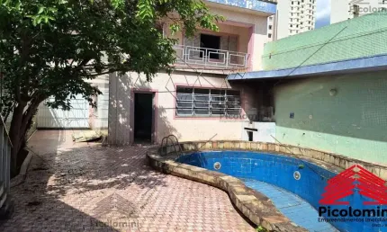 Sobrado para locação no Parque da Mooca de 450m², 4 quartos, 8 banheiros, lavanderia, área de serviço, entrada lateral, quintal, piscina, 4 vagas