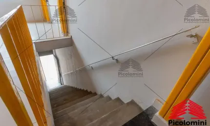 Imovel comercial, reformado Alto da Mooca, área de 300 metros com entrada, lateral com 2 dois pavimentos, pé direito 3,5 metros. possui recepção copa