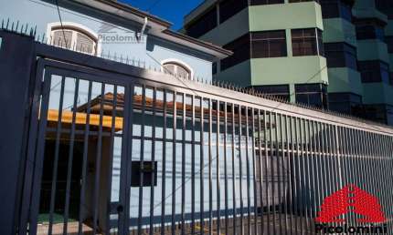 Casa para venda ou locação na Mooca, São Paulo-SP: 12 salas, 2 banheiros, 8 vagas de garagem!