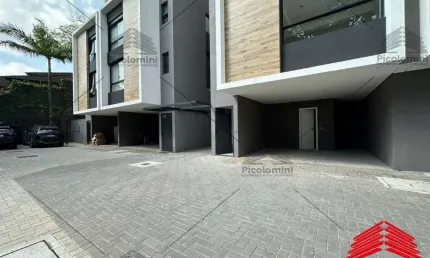 Casa à venda no Morumbi, São Paulo-SP: 3 quartos, 1 suíte, 3 banheiros, 3 vagas de garagem, 250m² de área!