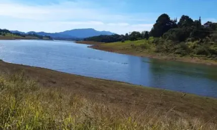 Loteamento privado a beira da represa com vista espetacular