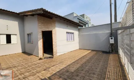 Casa à venda em Atibaia-SP: 3 quartos, 1 suíte, 2 salas, 2 vagas, 78,20m² na Nova Cerejeira!