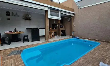 Venha conhecer esta incrível casa térrea em uma rua tranquila e segura em bairro planejado e com total infraestrutura!