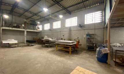 Aluguel de GALPÃO comercial com 2 salas espaçosas,  banheiros completo, 4 vagas de garagem exclusivas e incríveis 750,00 m2