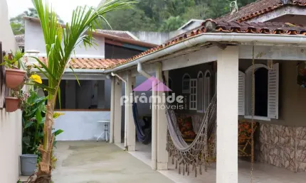 Casa com 4 dormitórios à venda, 160 m² por R$ 495.000,00 - Sumaré - Caraguatatuba/SP