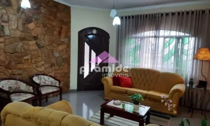 Casa com 3 dormitórios à venda, 244 m² por R$ 820.000,00 - Vila Antônio Augusto Luiz - Caçapava/SP