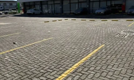 Barracão / Galpão / Depósito com 4 salas para alugar na Rua Telêmaco Borba, 654, Guaraituba, Colombo