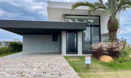 Casa em condomínio fechado com 3 quartos à venda na Ipanema, 521, Curumim, Capão da Canoa por R$ 1.990.000