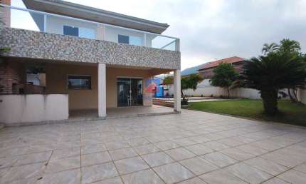560 m²|04 Dormitórios|Piscina com 50 m²|200 metros da Praia