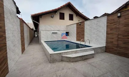 Casa com piscina|150 metros da praia|2 dormitórios|r$ 580.000,0