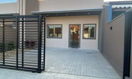 CASA COM 2 DORMITÓRIOS SENDO 1 SUÍTE EM ÓTIMA LOCALIZAÇÃO EM ITAJUBA, BARRA VELHA-SC