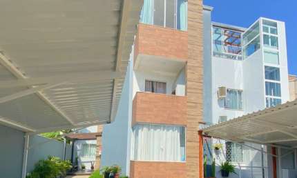 APARTAMENTO TÉRREO SEMIMOBILIADO A APENAS 380M DO MAR EM BALNEÁRIO PIÇARRAS-SC