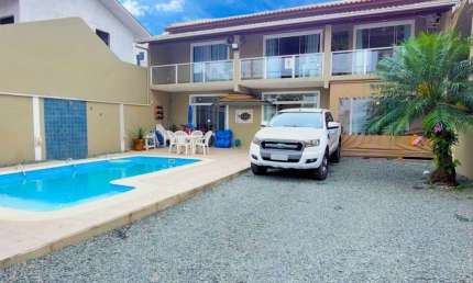 CASA ALTO PADRÃO COM 240M², 3 DORMITÓRIOS SENDO 1 SUÍTE EM BALNEÁRIO PIÇARRAS-SC