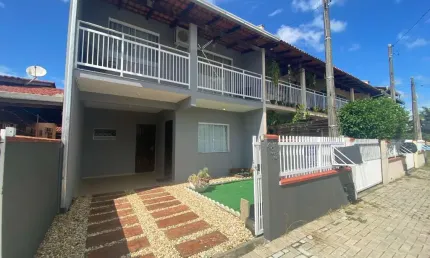 Sobrado mobiliado com 3 dormitórios sendo 1 suíte em itajuba, barra velha-sc