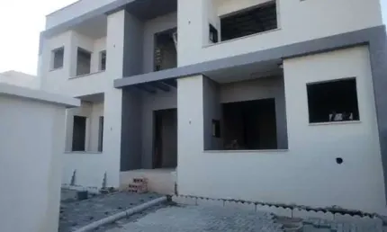 APARTAMENTO COM 2 DORMITÓRIOS SENDO 1 SUÍTE NO ITACOLOMI EM BALNEÁRIO PIÇARRAS-SC