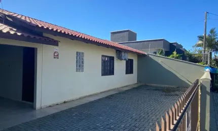 CASA PARA LOCAÇÃO COM 4 DORMITÓRIOS NO ITACOLOMI EM BALNEÁRIO PIÇARRAS-SC