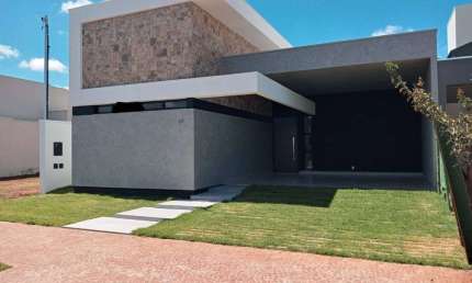 Casa para Venda - Novo Mundo, Uberlândia  - 200m², 4 vagas