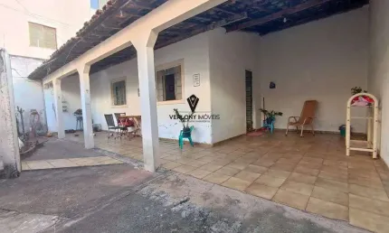 Casa simples bem localizado no bairro Santa Monica.