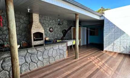 Oportunidade duas casas no terreno com 4 vagas de garagem.