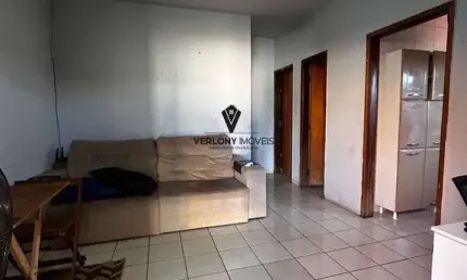 Casa terreno inteiro sendo 2/4, três vagas de garagem!!!!