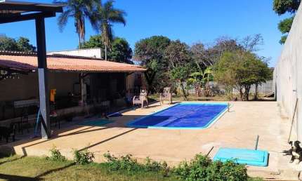 Linda Chácara de 3/4 com suíte, piscina aquecida, poço artesiano, energia solar.