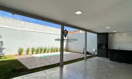 Casa 3/4 sendo duas suítes, 4 vagas de garagem e varanda gourmet.