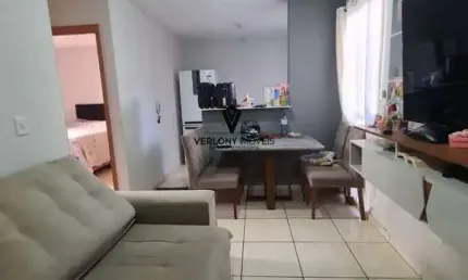 Apartamento térreo 2/4 com uma área privativa extra no bairro jardim holanda