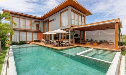 Casa em Condomínio de Luxo na Praia do Forte: 5 suítes, no Condomínio dos Jacarandás