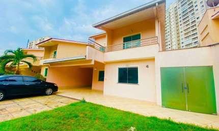 Casa dúplex no Residencial Ponta Negra Village. A pouco minutos da Orla da Ponta Negra e shopping Ponta Negra.