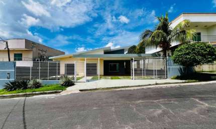Casa de Alto Padrão em Ponta Negra II – Exclusividade e Conforto Esperam por Você!