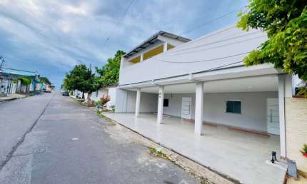 Oportunidade Única! Casa Comercial com 12 Salas no Parque 10 – Aceita Propostas!