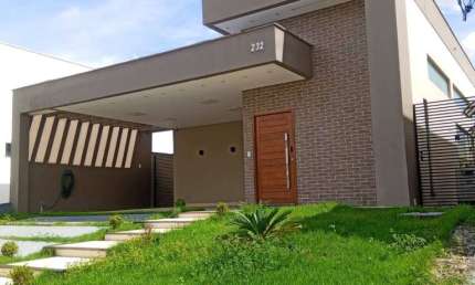 Essa casa alto padrão com 3 suítes vai te surpreender nos mínimos detalhes, semi-mobiliada, financia!