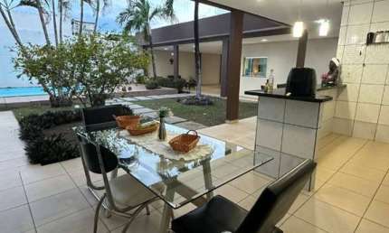 Essa casa é pra você que está buscando uma casa linda com 5 quartos no CAMPOS ELISEOS -PLANALTO. Financia!
