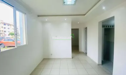 Apê no no térreo- Condomínio Antúrio com armários planejados. Próx. ao Delphina Aziz, feiras, upa e lojas.