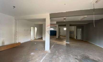 Prédio com Loja e 2 Apartamentos na QR 108 em  Samambaia Sul - Próximo ao metrô
