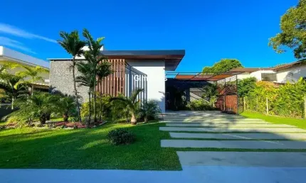 Casa em condomínio fechado com 4 quartos para alugar na RODOVIA BA-099 - ESTRADA DO CÔCO KM 08, Praia de Busca Vida, Camaçari, 270 m2 por R$ 25.000