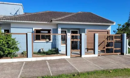 Casa com 3 quartos à venda na Rua das Amendoeiras, 756, Quatro Lagos, Arroio do Sal por R$ 420.000