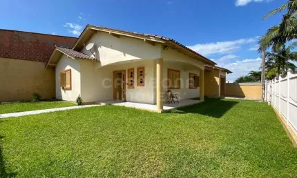 Casa com 3 quartos à venda na Rua Ponciano de Vargas, 541, Centro, Arroio do Sal por R$ 690.000
