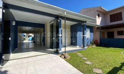 Casa com 3 quartos à venda na Rua da Liberdade, 2543, Praia de Âncora, Arroio do Sal por R$ 550.000