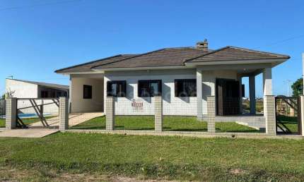 Casa com 2 quartos à venda na Rua das Figueiras, 639, Quatro Lagos, Arroio do Sal por R$ 420.000