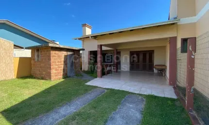 Casa com 2 quartos à venda na Rua Taquari, 80, Balneário  Atlântico, Arroio do Sal por R$ 330.000