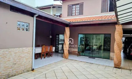 Casa com 4 dormitórios sendo 2 suítes à venda, 255m² por R$ 850.000,00 - Residencial São Paulo - Jacareí/SP