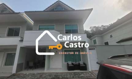 Linda Casa Aconchegante, 178 M²  3 andares, Piscina, 4 Quartos sendo 2 Suítes.  Cond. fechado.