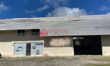 Galpão com amplo estacionamento em Vilas do Atlântico