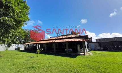 Casa térrea, com quintal para locação na Estrada do Coco