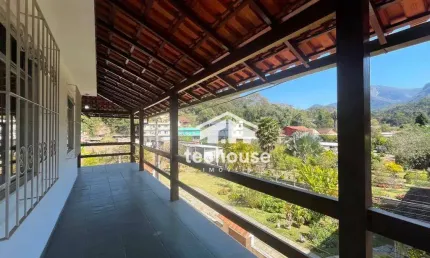 Casa padrão com 3 dormitórios à venda, 165 m² por R$ 780.000 - Cascata do Imbuí - Teresópolis/RJ