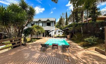 Casa com 4 dormitórios à venda, 235 m² por R$ 1.690.000,00 - Albuquerque - Teresópolis/RJ