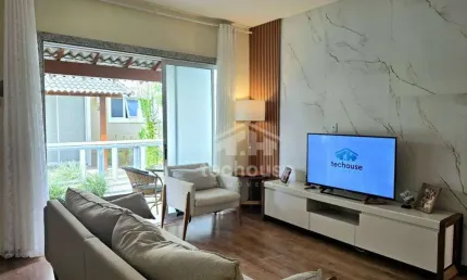 Charme e conforto: casa em condomínio discreto perto do centro de teresópolis, com duas suítes e 105 m².