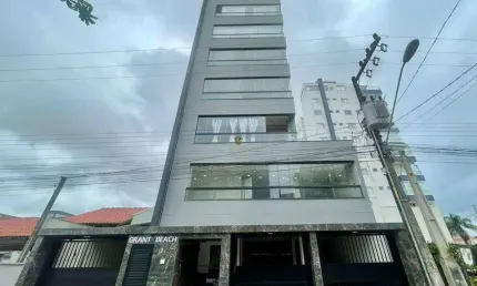 Apartamento 3 dormitórios e 2 vagas, mobiliado com vista mar