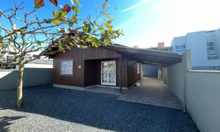 Casa com 3 dormitorios no itacolomi em balneario piçarras